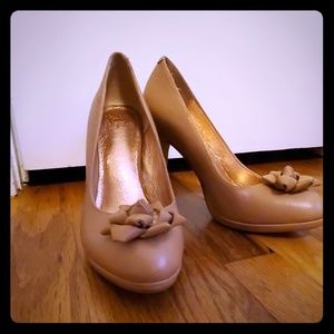 Anthropologie Perfect Bow Leather Heel